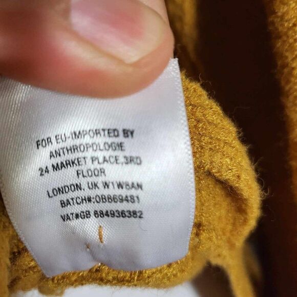 Used Anthropologie, Size Small Sweater  In good condition. - Picture 9 of 13